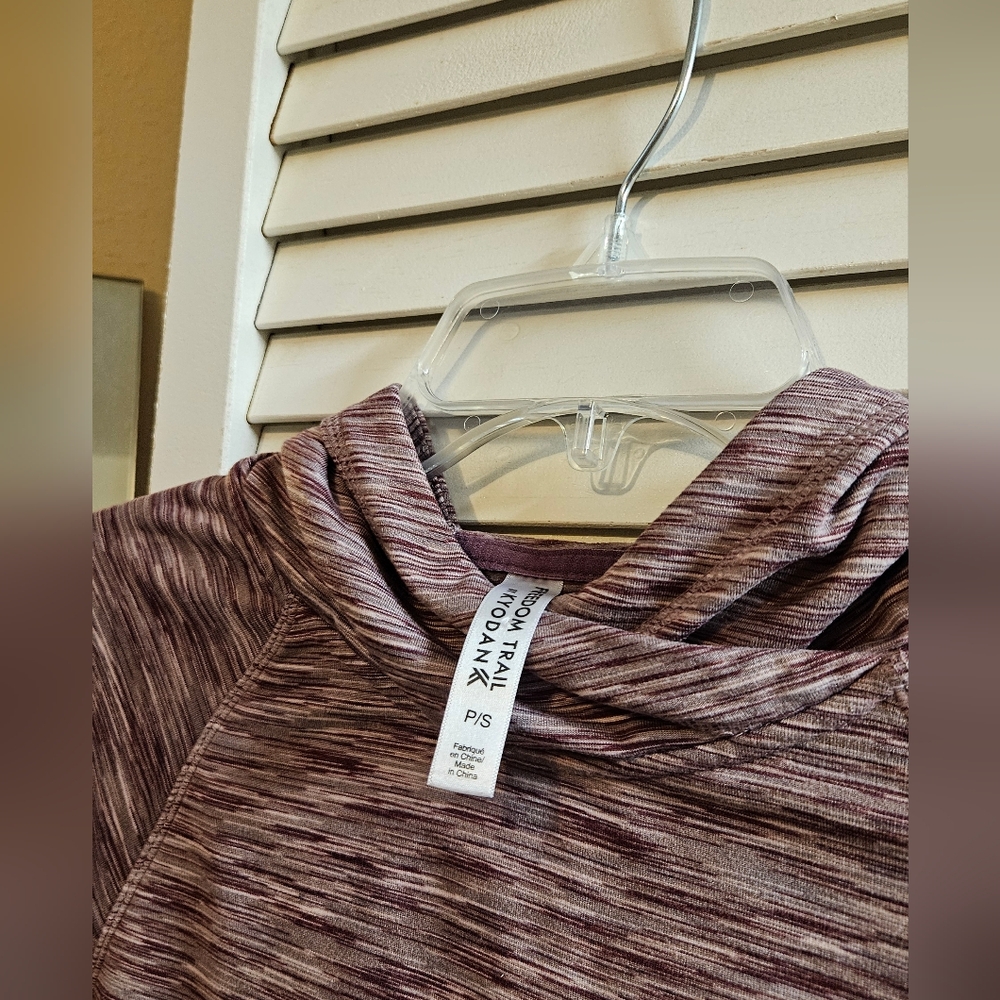 Small Running/Workout Pullovers - Picture 7 of 8